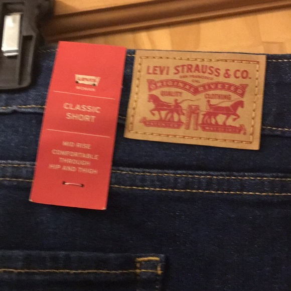 Levi’ s shorts size 24w - Picture 3 of 3